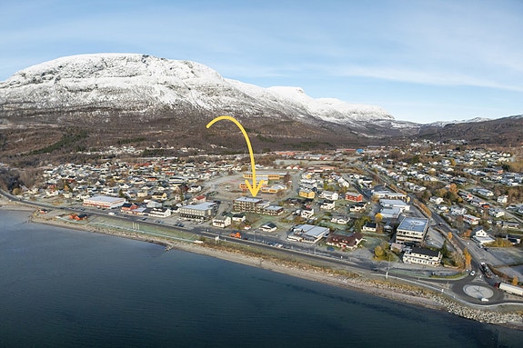 Leiligheten ligger i Maridalsveien 11A, midt i hjertet av Bjerkvik. Her bor du i et moderne bygg med nærhet til både fjord og fjell