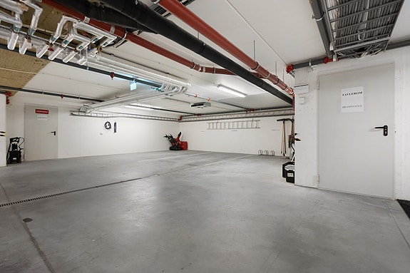 Felles garasjeanlegg med parkering for beboere