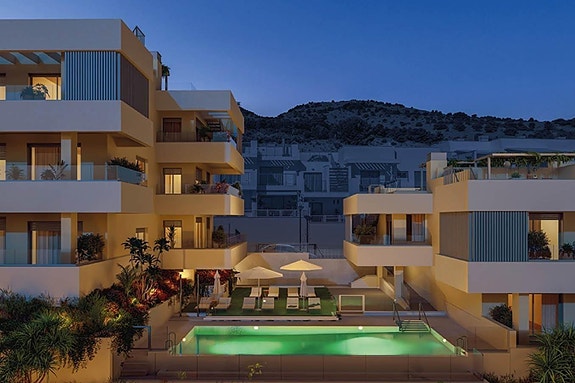 Penthouse med 2 soverom og 2 bad | Fellesområde med gym og basseng | Heis og parkering i garasje