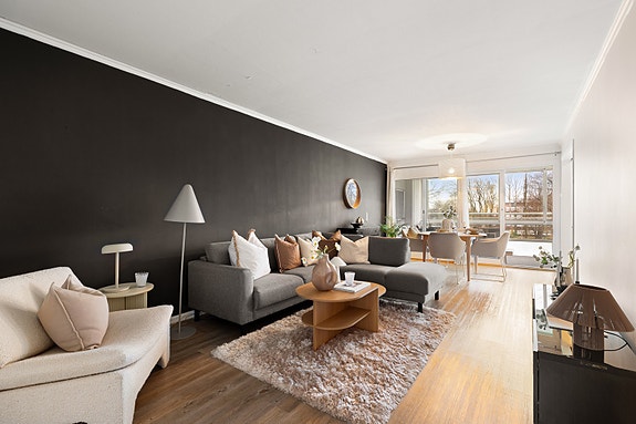 Velkommen til Dues vei 40 - en tiltalende og pent modernisert selveierleilighet med populær beliggenhet på Eiganes.