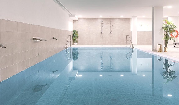 Strøken penthouse-leilighet med 4 soverom og 3 bad | Havutsikt | Vakre fellesområder | Få igjen!