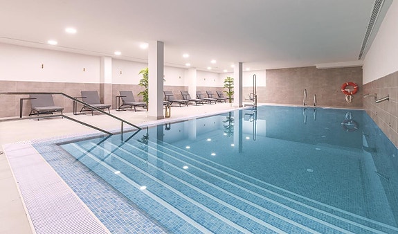 Strøken penthouse-leilighet med 4 soverom og 3 bad | Havutsikt | Vakre fellesområder | Få igjen!