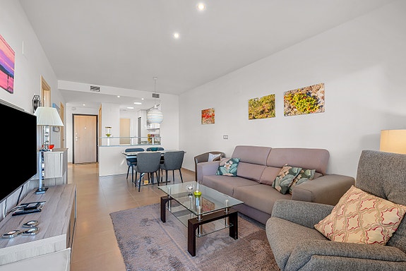 Attraktiv leilighet nær strender, restauranter og servicetilbud - Solrike uteplasser og bassengområde