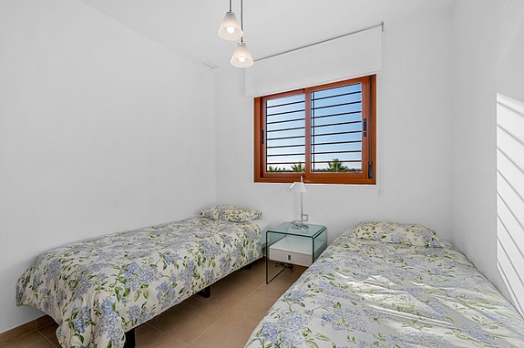 Attraktiv leilighet nær strender, restauranter og servicetilbud - Solrike uteplasser og bassengområde