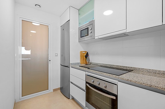 Attraktiv leilighet nær strender, restauranter og servicetilbud - Solrike uteplasser og bassengområde