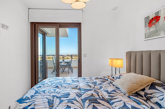 Attraktiv leilighet nær strender, restauranter og servicetilbud - Solrike uteplasser og bassengområde