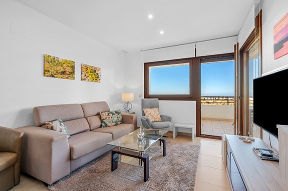 Attraktiv leilighet nær strender, restauranter og servicetilbud - Solrike uteplasser og bassengområde