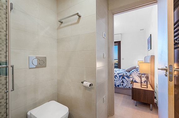 Attraktiv leilighet nær strender, restauranter og servicetilbud - Solrike uteplasser og bassengområde