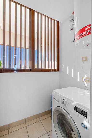 Attraktiv leilighet nær strender, restauranter og servicetilbud - Solrike uteplasser og bassengområde