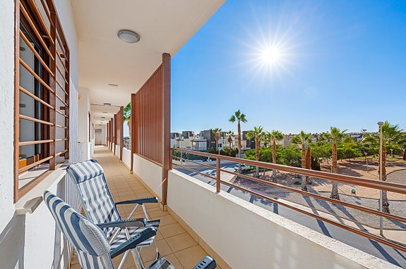 Attraktiv leilighet nær strender, restauranter og servicetilbud - Solrike uteplasser og bassengområde