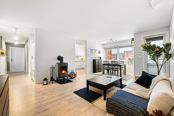 EiendomsMegler 1 v/Frank Robert Bae har gleden av å presentere en svært flott 3-roms leilighet beliggende i Brundalen.