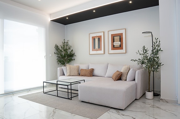 Møbler inkludert i prisen! Sørvendt villa med privat basseng | 3 soverom og 3 bad | Attraktiv beliggenhet