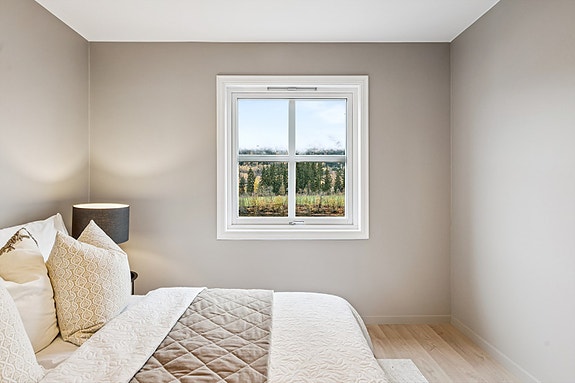 Lyst og totalt nyoppusset soverom