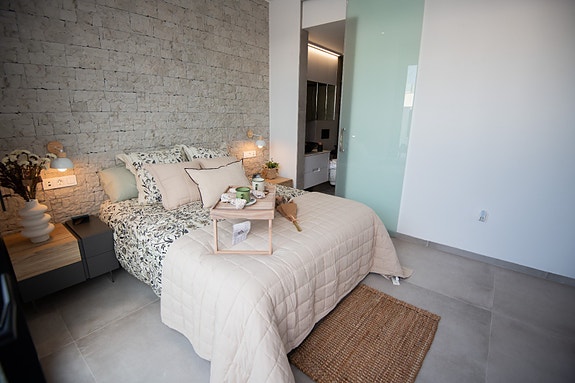 Eksklusiv leilighet med 3 soverom og 2 bad  | Hage med basseng | Møbler inkludert!