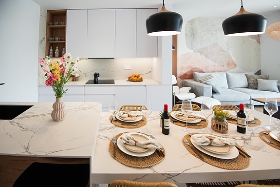 Eksklusiv leilighet med 3 soverom og 2 bad  | Hage med basseng | Møbler inkludert!