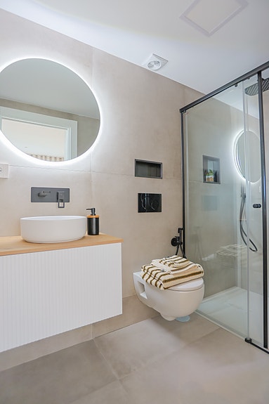 Toppmoderne innholdsrik leilighet med sentral beliggenhet - 3 soverom og 2 bad