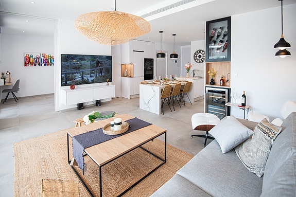 Strøken Penthouse med 3 soverom og 2 bad | Møbler inkludert! | Egen takterrasse med basseng og utekjøkken |