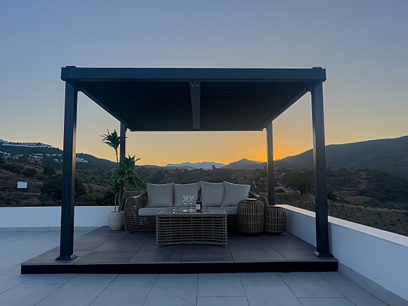 Eksklusiv 4-soveroms villa - Nøkkelferdig med takterrasse og store terrasser