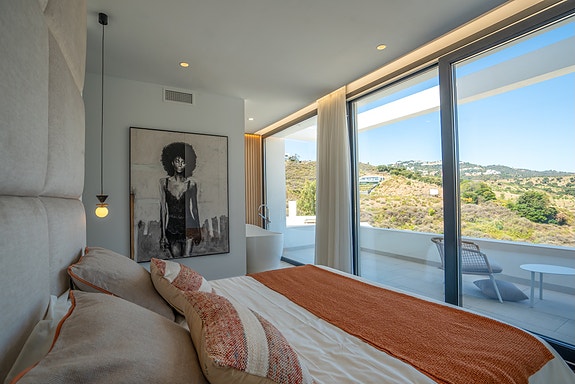 Eksklusiv 4-soveroms villa - Nøkkelferdig med takterrasse og store terrasser