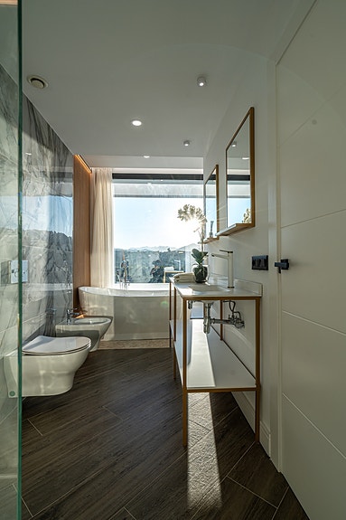 Eksklusiv 4-soveroms villa - Nøkkelferdig med takterrasse og store terrasser