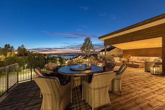 Velkommen til Tømmerbakke vei 30A - Presentert av Anne Elisabeth Naper v/ Privatmegleren Park