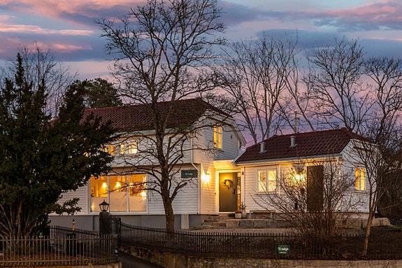 Ardiana Gashi v/Dnb Eiendom ønsker velkommen til denne flotte boligen på Kniple Gård!