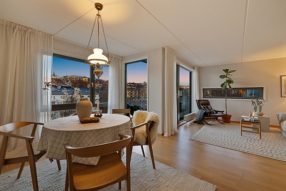 Velkommen til Kingos gate 19- en lys og innholdsrik 3-roms selveierleilighet med vestvendt, solrik balkong på ca. 7 kvm