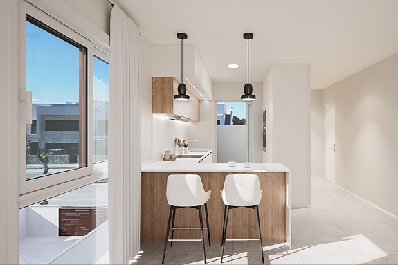 Nybygg! Rekkehus kun få meter fra Middelhavet | 3 soverom og 2 bad | Privat takterrasse og romslig uteområde