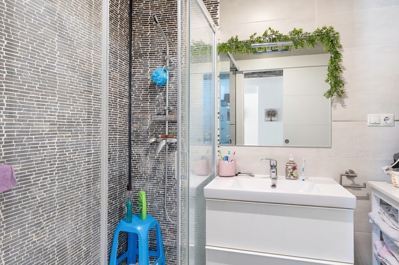 Moderne 4-soveroms villa med privat basseng - Kun 500 meter fra stranden i Calahonda