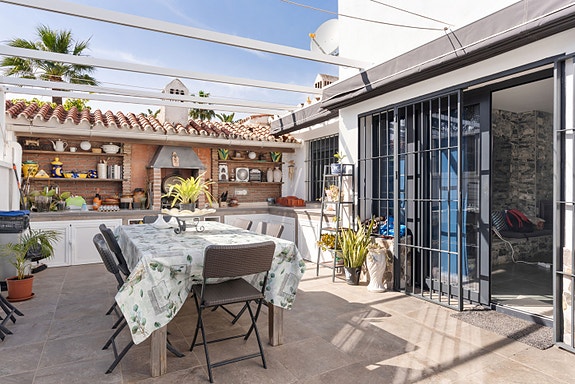 Moderne 4-soveroms villa med privat basseng - Kun 500 meter fra stranden i Calahonda