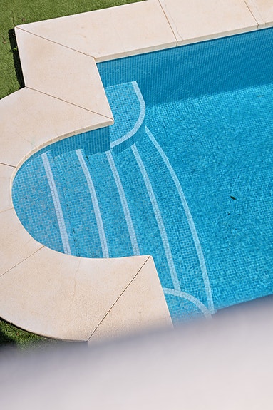 Moderne 4-soveroms villa med privat basseng - Kun 500 meter fra stranden i Calahonda