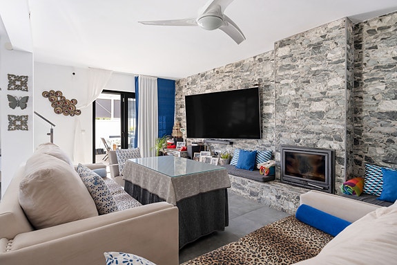 Moderne 4-soveroms villa med privat basseng - Kun 500 meter fra stranden i Calahonda