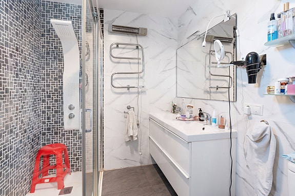 Moderne 4-soveroms villa med privat basseng - Kun 500 meter fra stranden i Calahonda