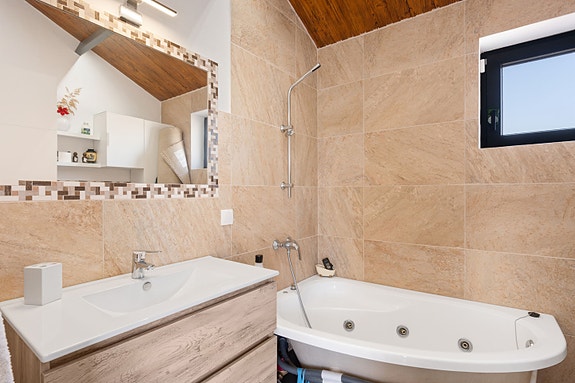 Moderne 4-soveroms villa med privat basseng - Kun 500 meter fra stranden i Calahonda