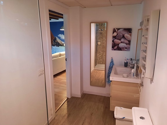 Romslig villa med separat leilighet - 5 soverom og sjøutsikt