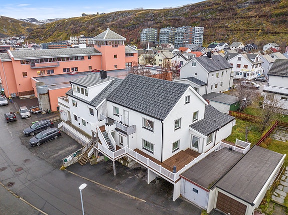 Velkommen til Corn Moes gate 10 - En hel og innholdsrik tomannsbolig