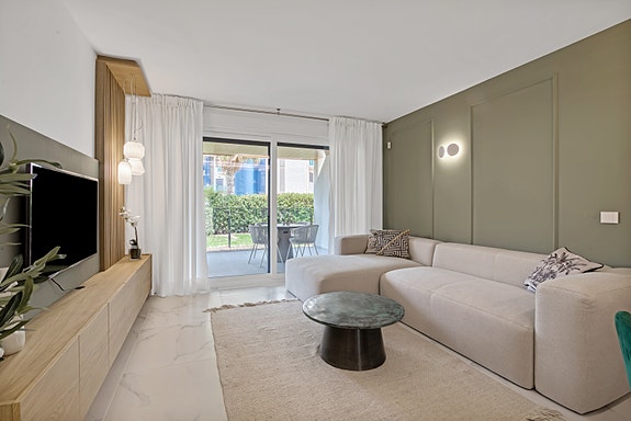 KUN 250 m til strand | Ny leilighet med eksklusive kvaliteter | 3 soverom | Stor terrasse | Parkering