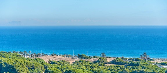 REDUSERT PRIS! Moderne leilighet med 3 soverom, møblert og med stor takterrasse - Topp utsikt i Gran Alacant