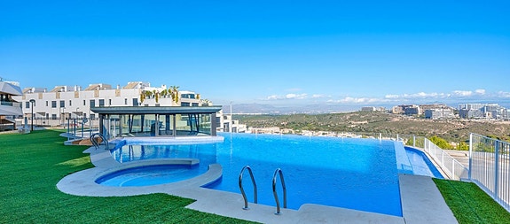 REDUSERT PRIS! Moderne leilighet med 3 soverom, møblert og med stor takterrasse - Topp utsikt i Gran Alacant