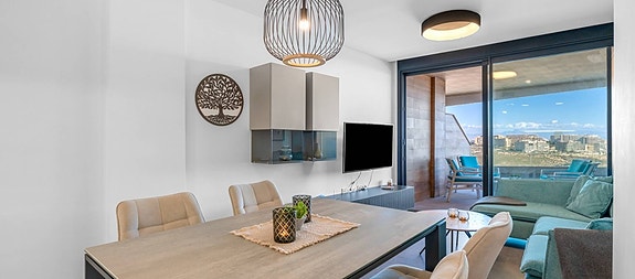 REDUSERT PRIS! Moderne leilighet med 3 soverom, møblert og med stor takterrasse - Topp utsikt i Gran Alacant