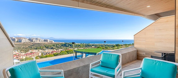 REDUSERT PRIS! Moderne leilighet med 3 soverom, møblert og med stor takterrasse - Topp utsikt i Gran Alacant