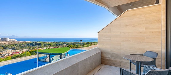 REDUSERT PRIS! Moderne leilighet med 3 soverom, møblert og med stor takterrasse - Topp utsikt i Gran Alacant