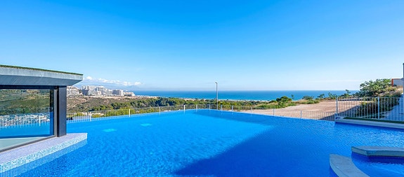 REDUSERT PRIS! Moderne leilighet med 3 soverom, møblert og med stor takterrasse - Topp utsikt i Gran Alacant