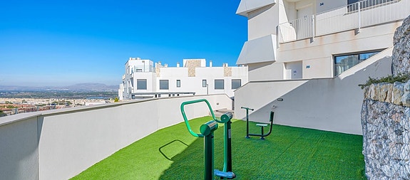 REDUSERT PRIS! Moderne leilighet med 3 soverom, møblert og med stor takterrasse - Topp utsikt i Gran Alacant