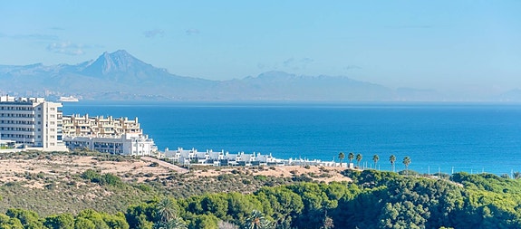 REDUSERT PRIS! Moderne leilighet med 3 soverom, møblert og med stor takterrasse - Topp utsikt i Gran Alacant