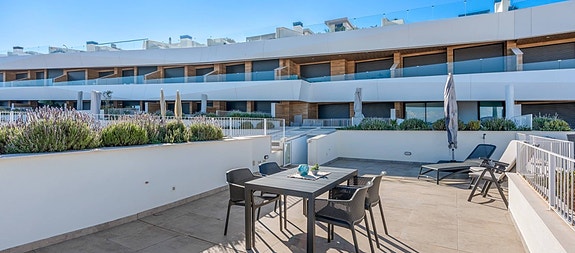 REDUSERT PRIS! Moderne leilighet med 3 soverom, møblert og med stor takterrasse - Topp utsikt i Gran Alacant