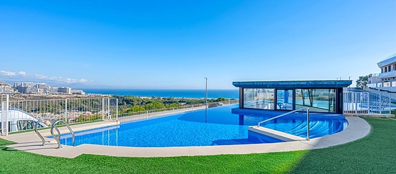 REDUSERT PRIS! Moderne leilighet med 3 soverom, møblert og med stor takterrasse - Topp utsikt i Gran Alacant