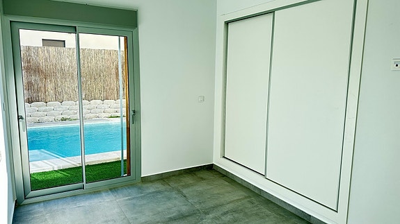 Moderne villa ved La Finca Golf - 4 soverom, stor kjeller og privat basseng