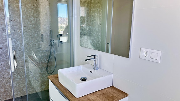 Moderne villa ved La Finca Golf - 4 soverom, stor kjeller og privat basseng