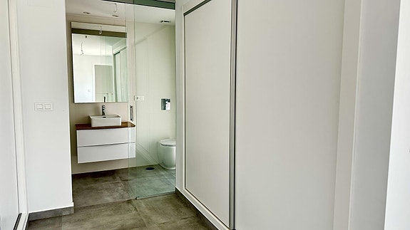 Moderne villa ved La Finca Golf - 4 soverom, stor kjeller og privat basseng